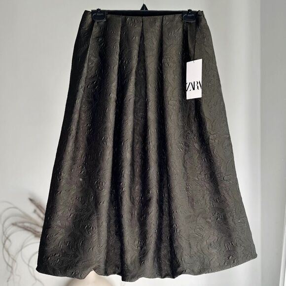 ZARA ZW COLLECTION VOLUMINOUS JACQUARD SKIRT - Picture 2 of 8